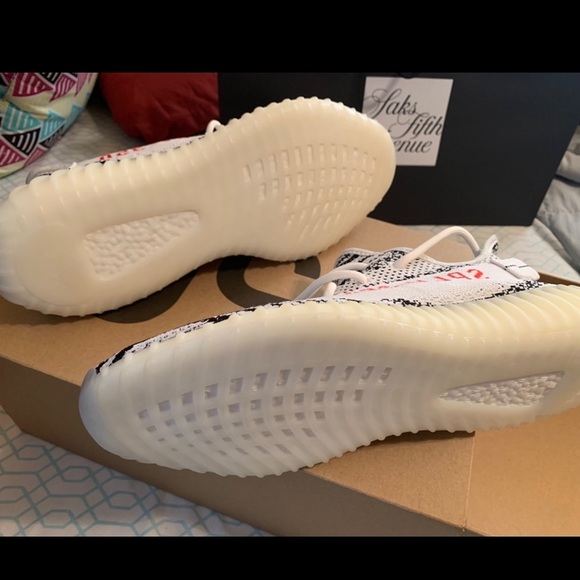 Yeezy - Picture 2 of 4